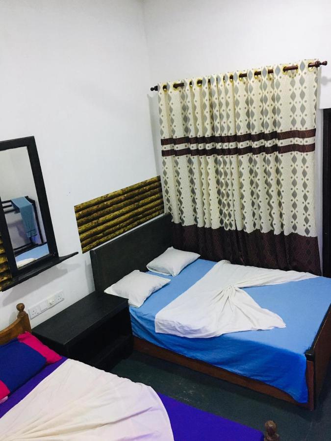 Bathiya Tourist Guest Anuradhapura 호텔 외부 사진