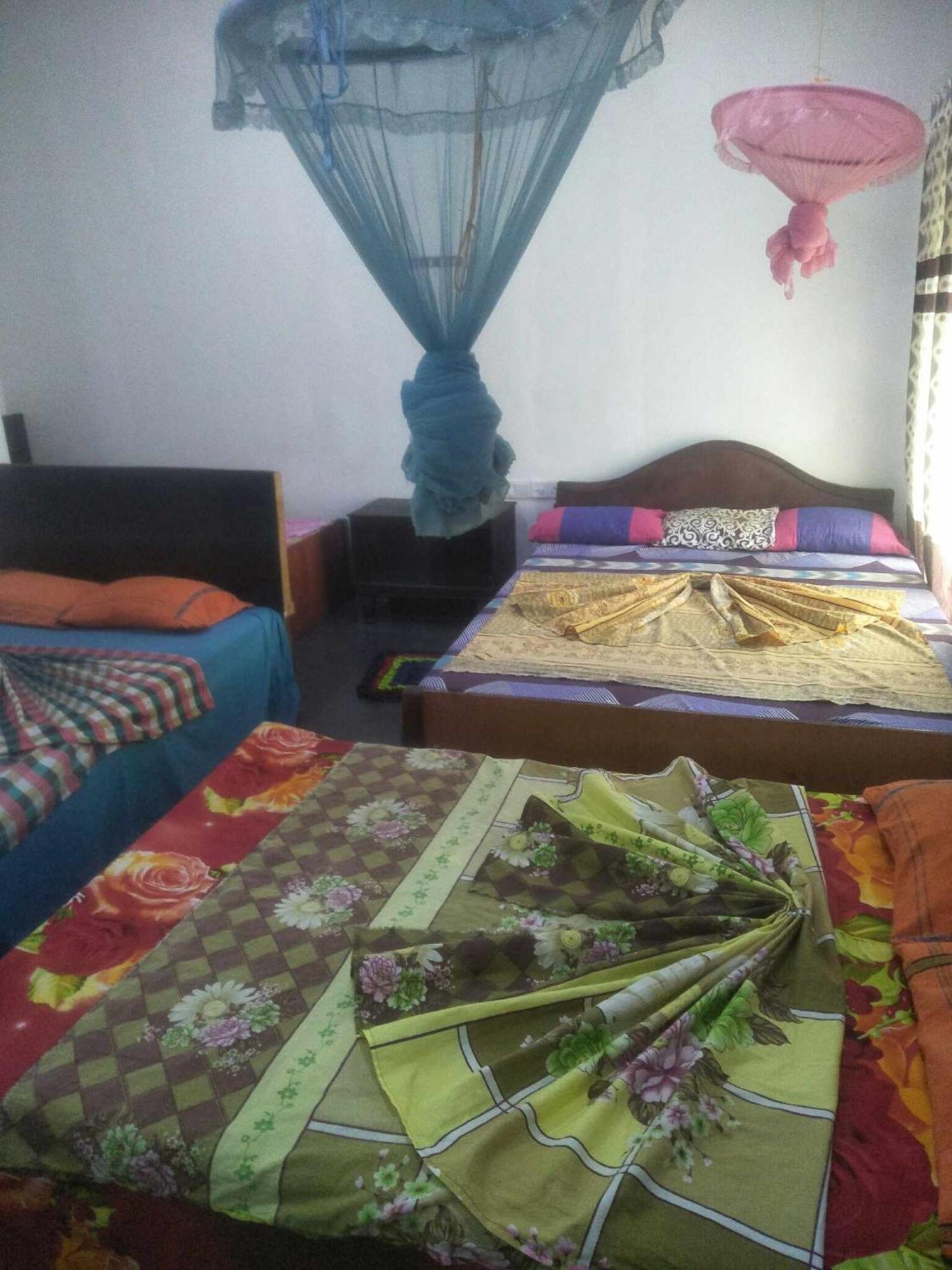 Bathiya Tourist Guest Anuradhapura 호텔 외부 사진